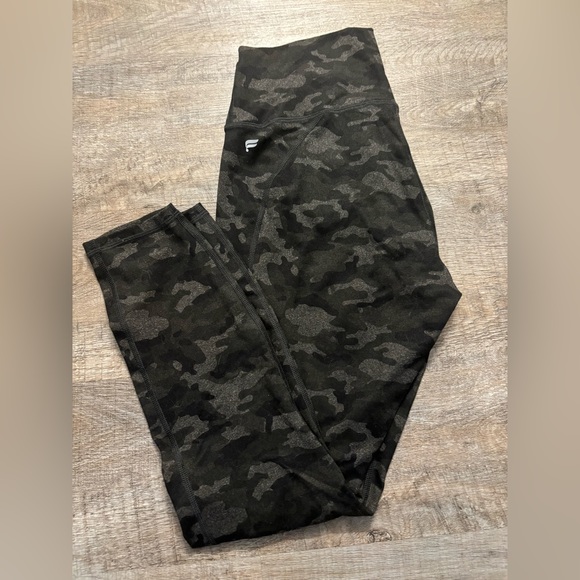 Gray Camoflauge Fabletics Leggings - Picture 1 of 3